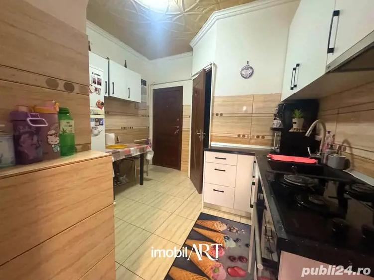 Apartament cu 3 camere decomandat în Central