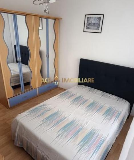 Apartament cu 3 camere semidecomandat, mobilat în Ozana