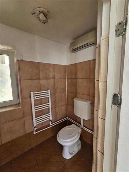 Casă individuală cu 20 camere cu Canalizare în Central