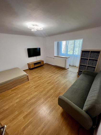Apartament cu 3 camere decomandat în Medicină