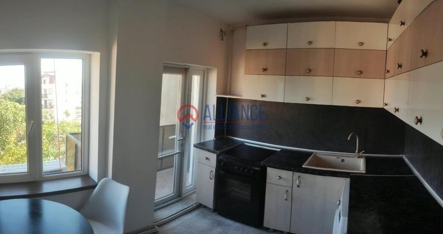 Apartament cu 3 camere semidecomandat în Peninsula