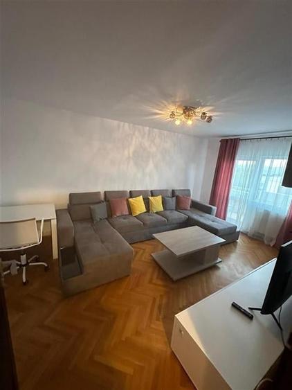 Apartament cu 3 camere decomandat, mobilat în Zorilor