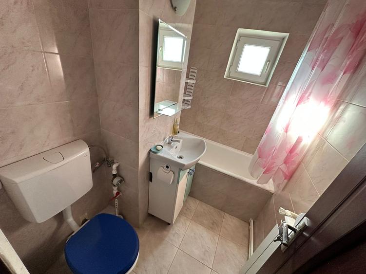 Apartament cu 3 camere decomandat în Piața Nouă