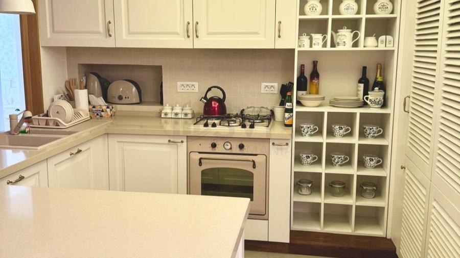 Apartament cu 3 camere decomandat, mobilat în Barbu Văcărescu