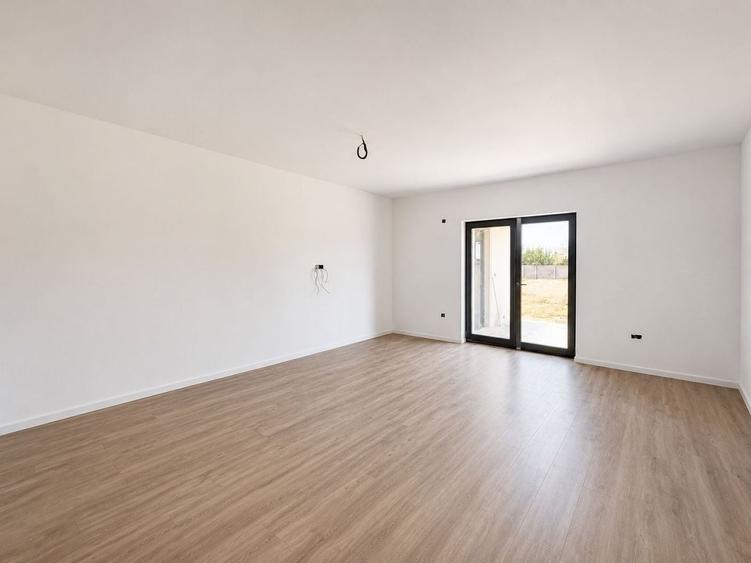 Duplex cu 3 camere cu Canalizare în Moșnița Nouă