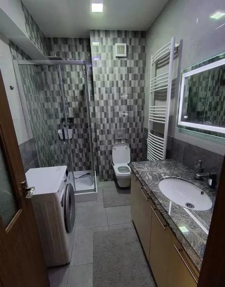 Apartament cu 3 camere decomandat, mobilat în Tractorul