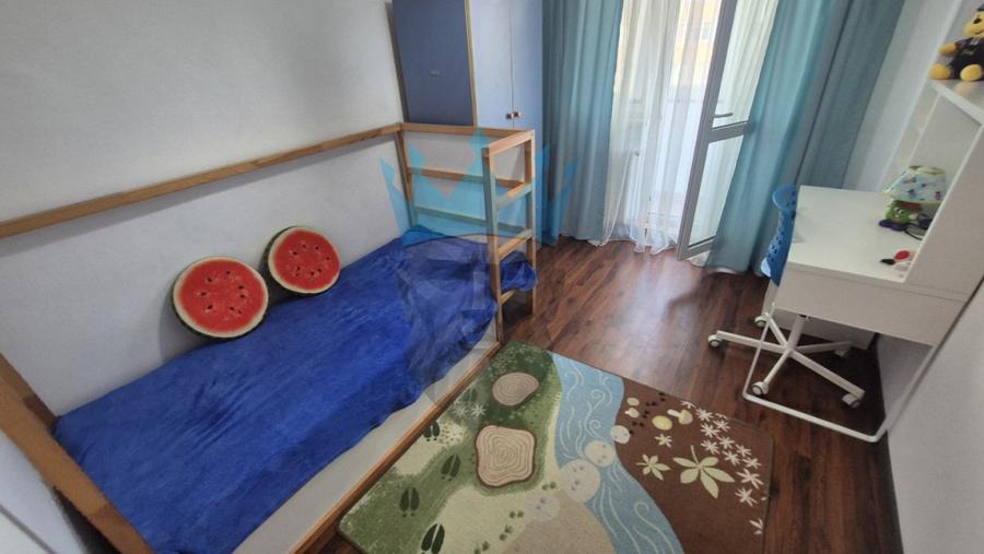 Apartament cu 4 camere semidecomandat în Rahova