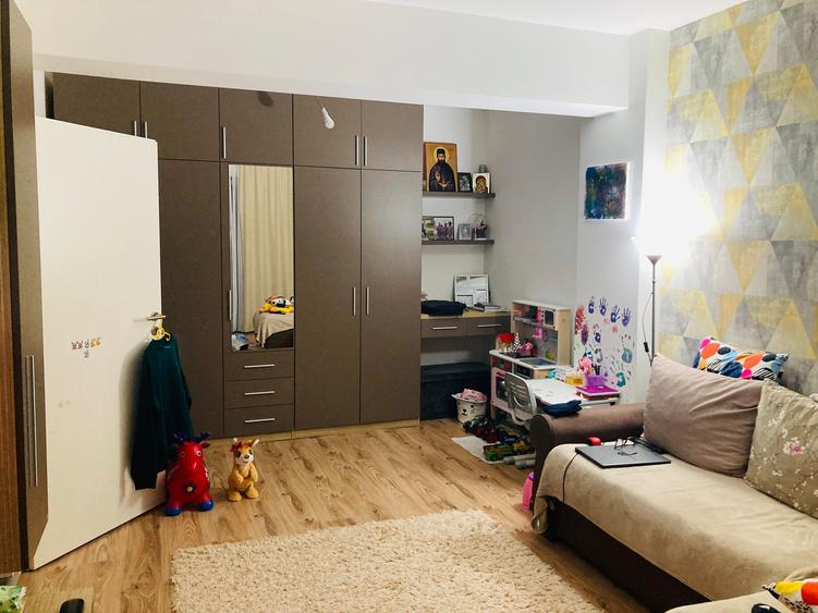 Apartament cu 2 camere decomandat în Tractorul