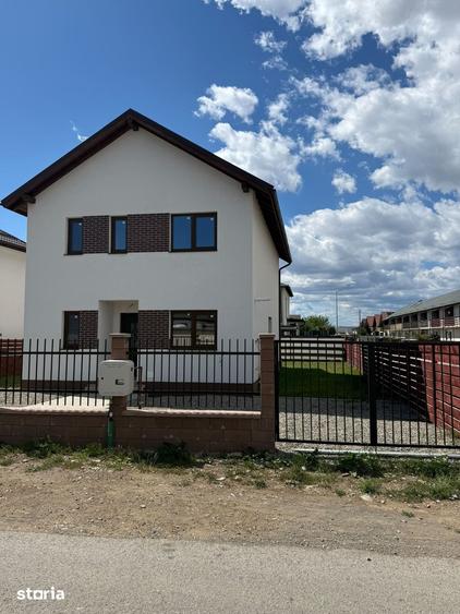 Casă cu 4 camere cu Teren 400 Mp în Tărlungeni