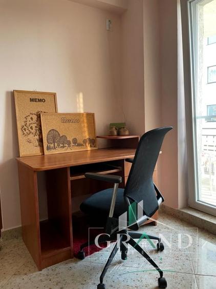 Apartament cu 3 camere semidecomandat, mobilat în Dâmbul Rotund