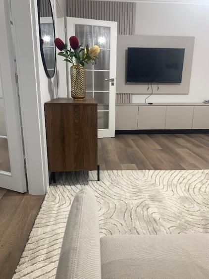 Apartament cu 3 camere semidecomandat, mobilat în Ultracentral
