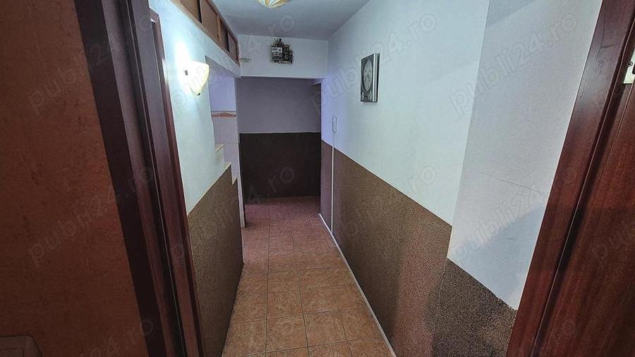 Apartament cu 3 camere semidecomandat în Lugoj