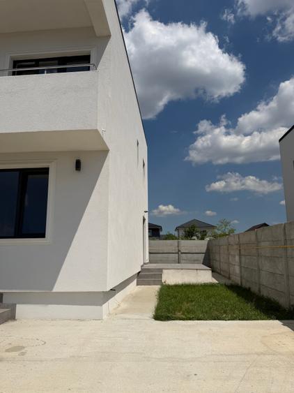 Casă individuală cu 5 camere cu Canalizare în Pantelimon