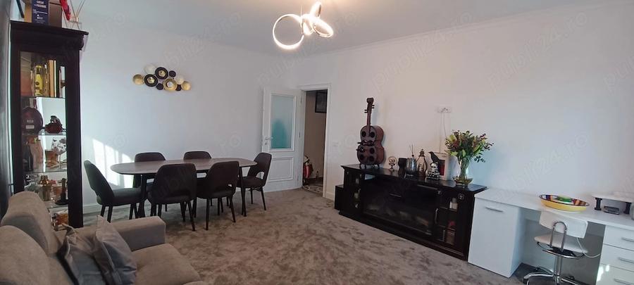 Apartament cu 3 camere decomandat în Berceni