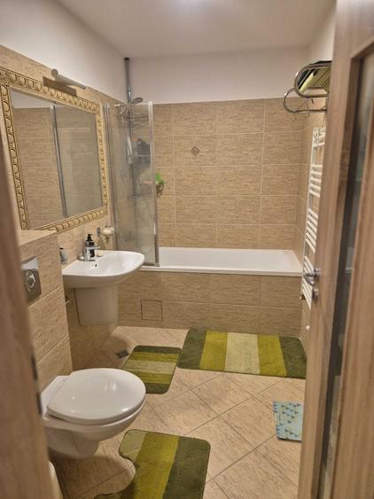 Apartament cu 2 camere decomandat în Tractorul