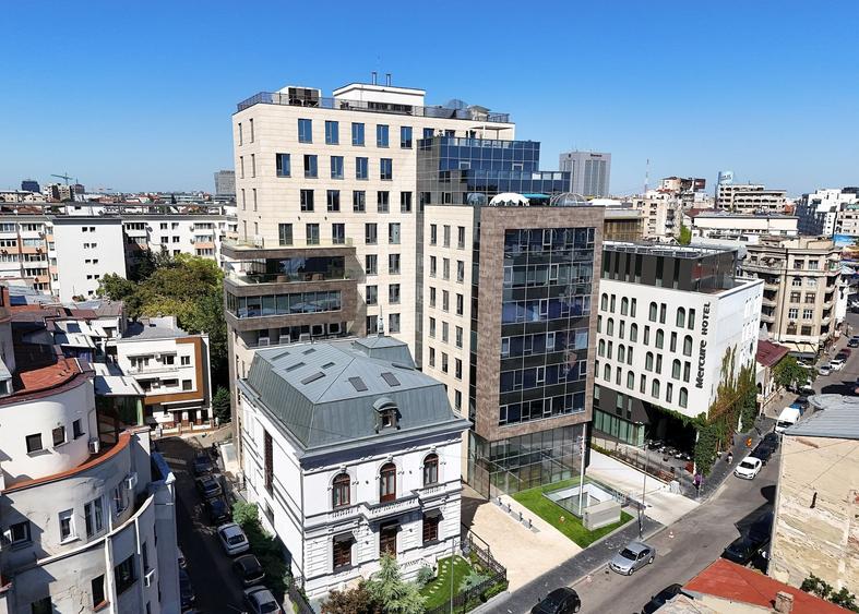 Birou, de 4,900 mp, în Romană