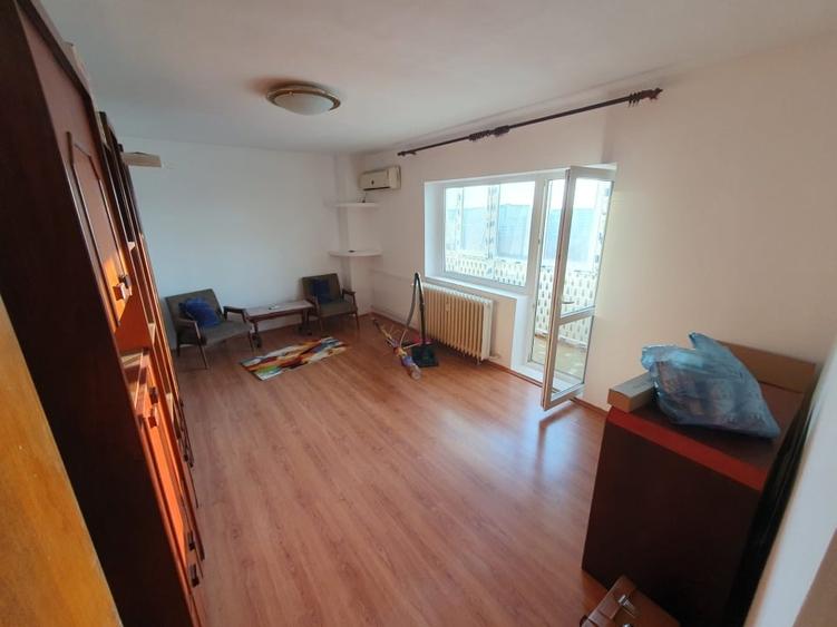 Apartament cu 4 camere decomandat, mobilat în Pantelimon