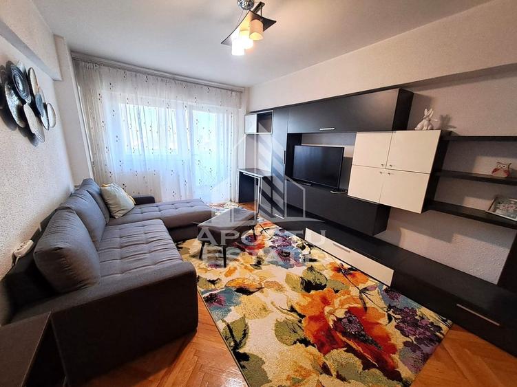 Apartament cu 3 camere decomandat, mobilat în Aradului