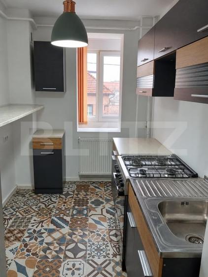 Apartament cu 2 camere semidecomandat, mobilat în Complex Studențesc