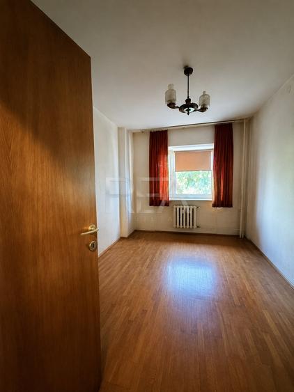 Apartament cu 3 camere decomandat în Drumul Taberei
