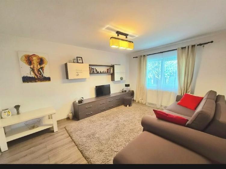 Apartament cu 2 camere, mobilat în Tractorul