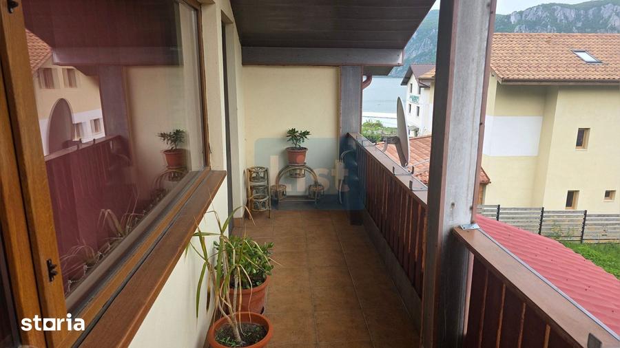 Casă cu 6 camere cu Teren 1361 Mp în Dubova