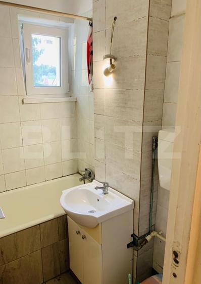 Apartament cu 3 camere semidecomandat, mobilat în Semicentral