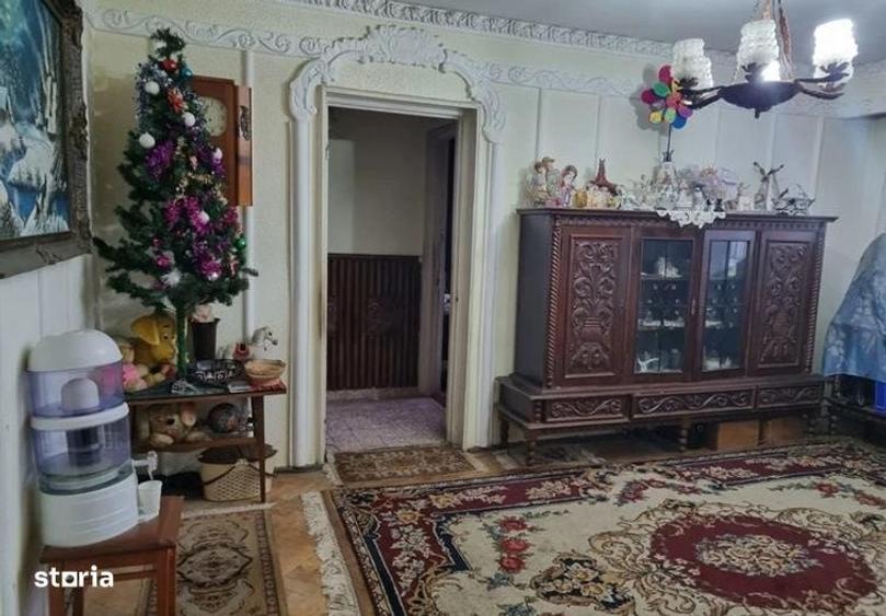Apartament cu 4 camere semidecomandat în Trivale