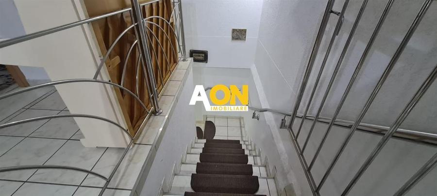 Casă individuală cu 7 camere cu Canalizare în Bărăbanț
