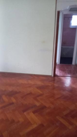 Apartament cu 3 camere semidecomandat în Micro 1