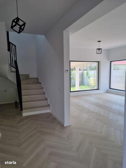 Casă cu 4 camere în Domnești