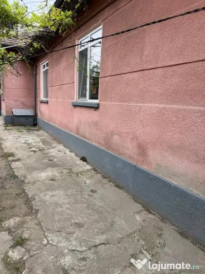 Casă cu 3 camere cu Teren 339 Mp în Central