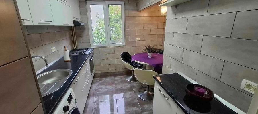 Apartament cu 3 camere decomandat în Drumul Taberei