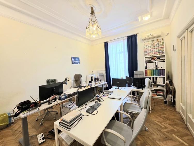 Apartament cu 5 camere în P-ța Unirii