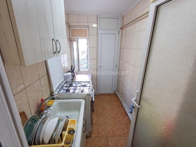 Apartament cu 3 camere semidecomandat în Viziru 1