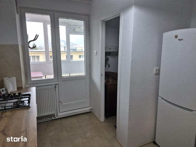 Apartament cu 3 camere decomandat în Astra