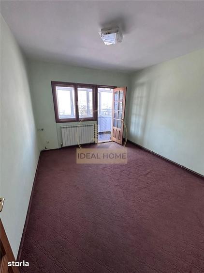 Apartament cu 3 camere semidecomandat în Podu Roș