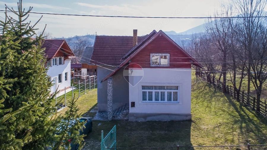 Casă cu 6 camere cu Teren 1915 Mp în Bran