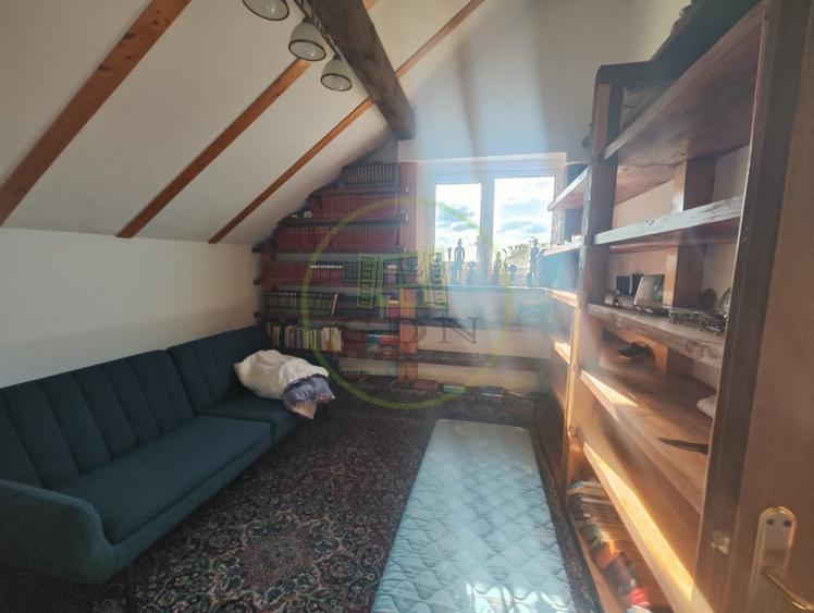 Casă individuală cu 10 camere cu Canalizare în Bariera Vâlcii