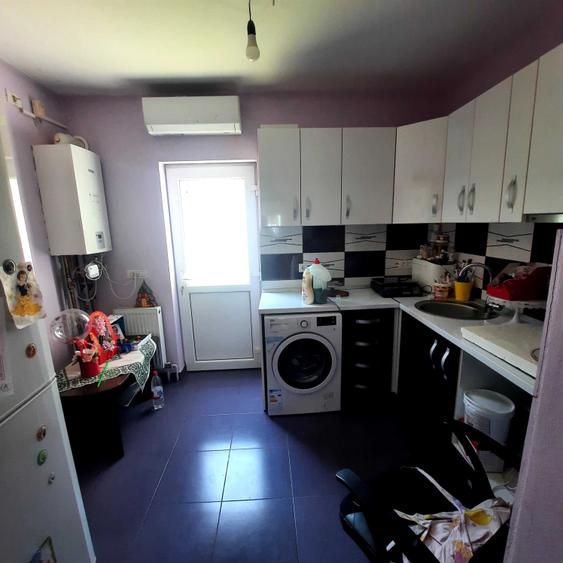 Casa de vanzare cu doua apartamente - 5