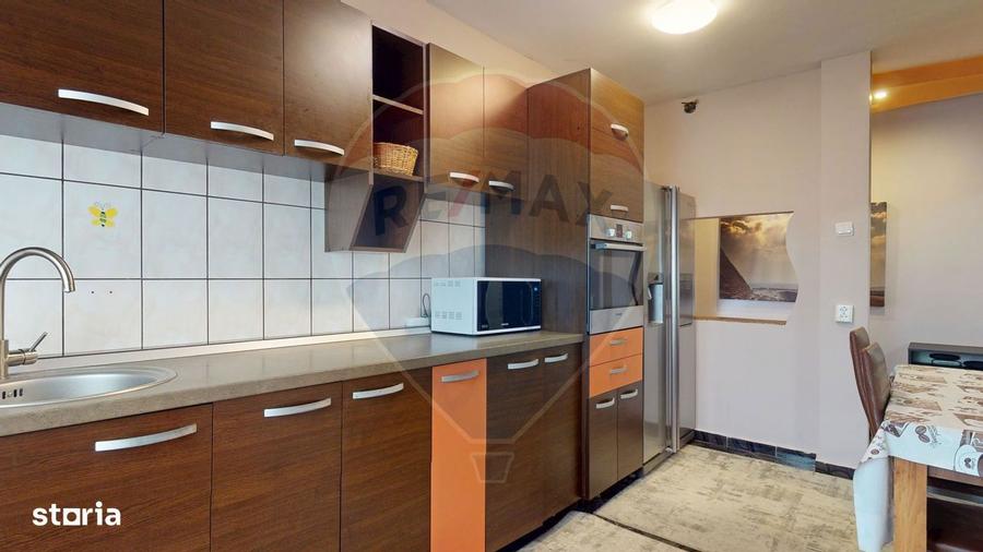 Apartament cu 3 camere decomandat în Triaj