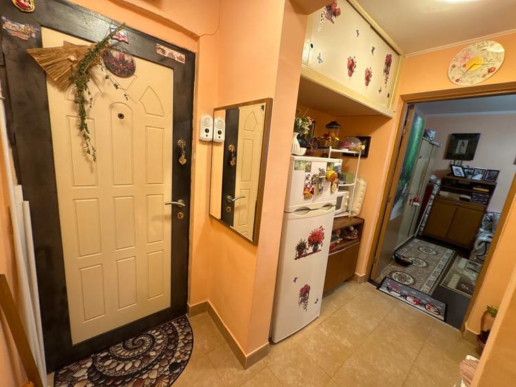 Apartament cu 2 camere decomandat în Lacul Tei