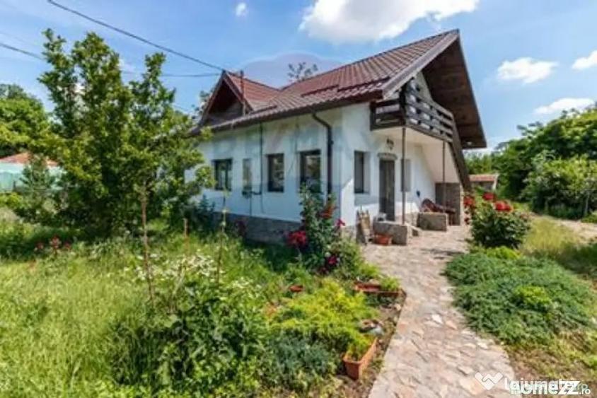 Casă cu 4 camere cu Teren 4435 Mp în Tomșani