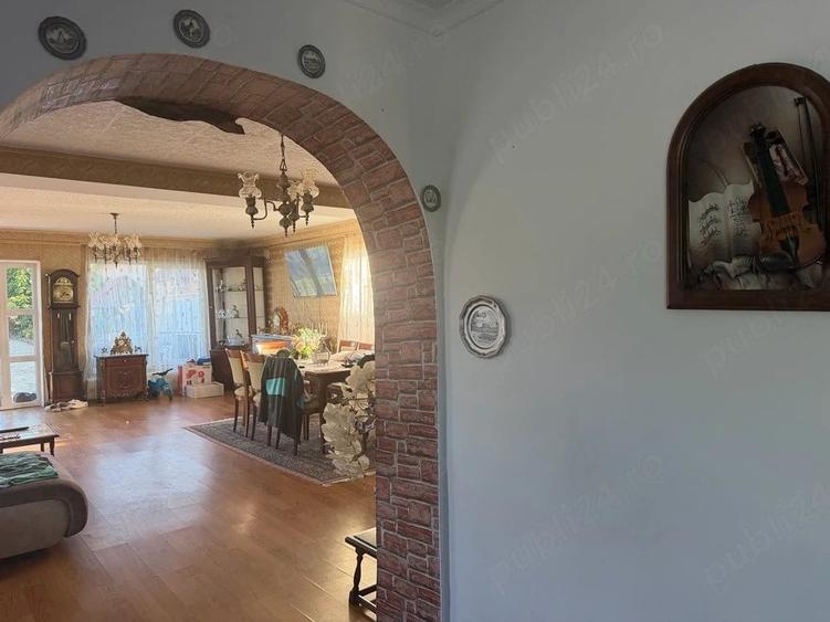 Casă cu 5 camere cu Teren 1000 Mp în Roman