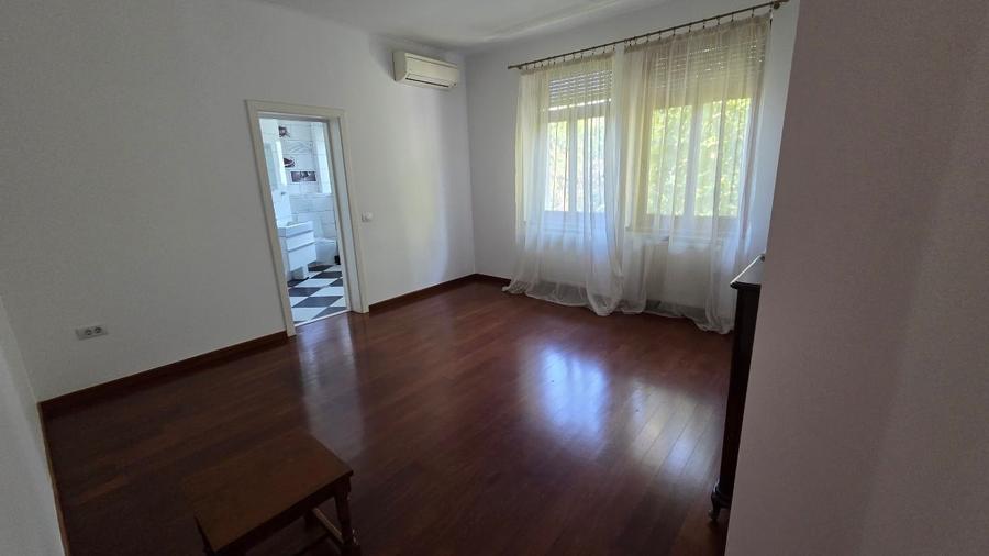 Apartament cu 4 camere decomandat, mobilat în Primăverii