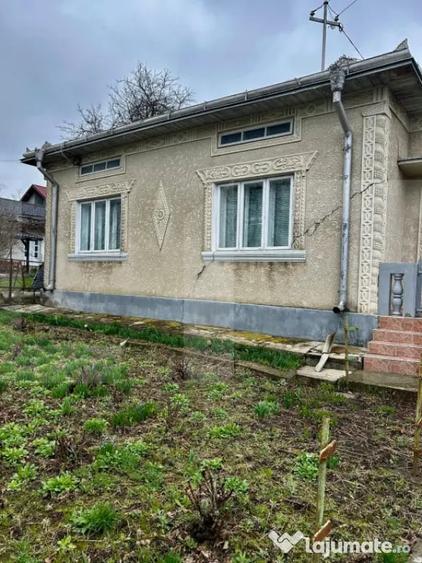 Casă cu 3 camere cu Teren 5810 Mp în Central