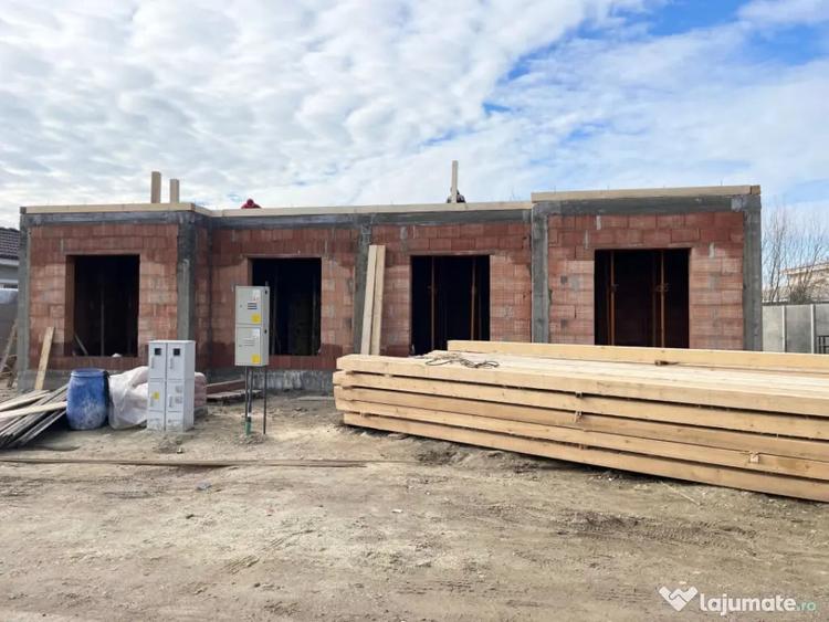 Casă cu 4 camere cu Teren 250 Mp în Moșnița Nouă