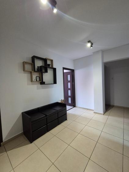 Apartament cu 4 camere decomandat în Podul de Piatră