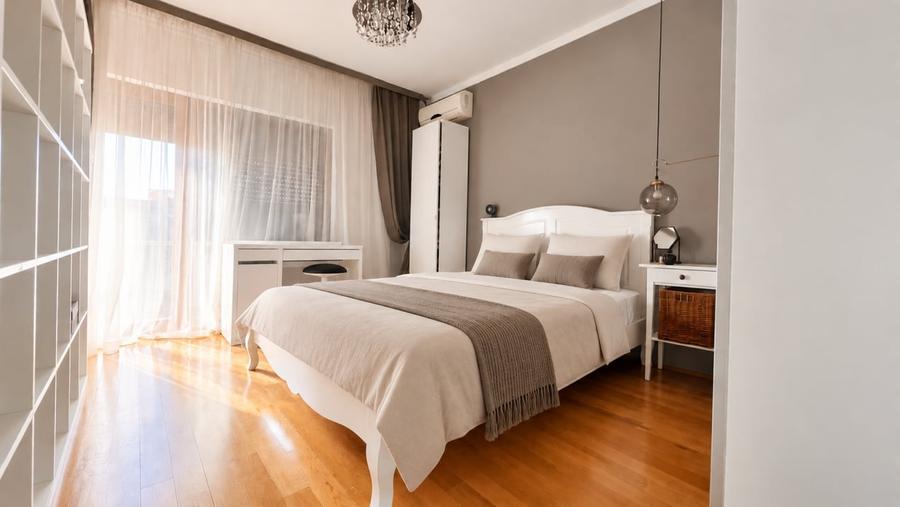 Casă individuală cu 6 camere cu Canalizare în Pipera