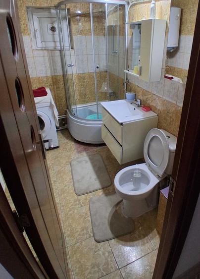 Apartament cu 3 camere decomandat în Exterior Vest